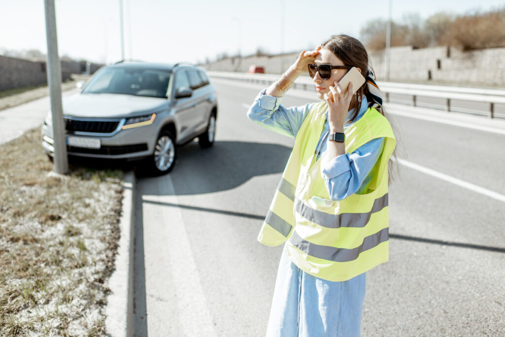 When Failure to Yield Turns Fatal: Holding Drivers Accountable in DFW Intersection Crashes 1 When Failure to Yield Turns Fatal - Woman calling during the road accident on the highway