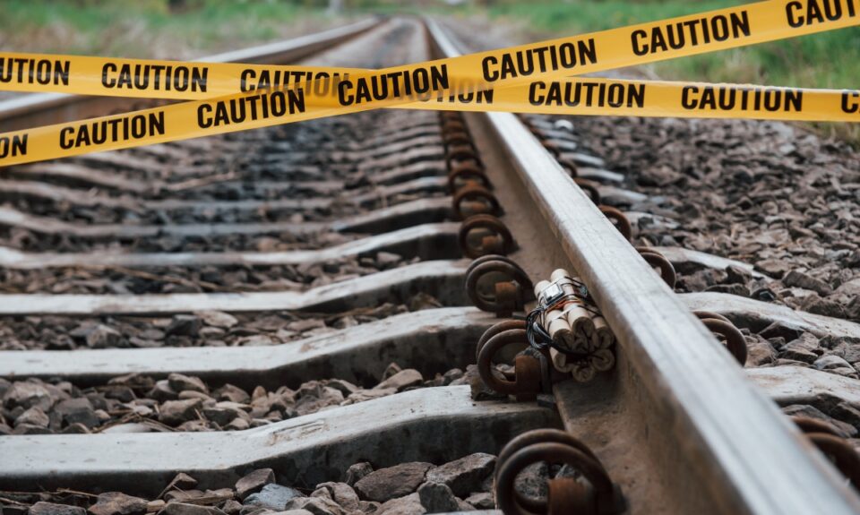 Qué hacer inmediatamente después de un accidente ferroviario fatal o una colisión peligrosa en un cruce ferroviario en DFW