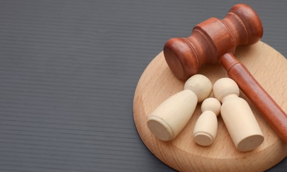 Impugnación de una adopción en Texas: los derechos legales de los padres biológicos